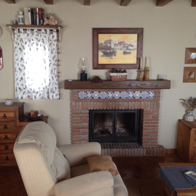 Casa en venta en Yunquera, vistas espectaculares y parcela de 1.600 m². A sólo 500m2 del pueblo. Con licencia turística.