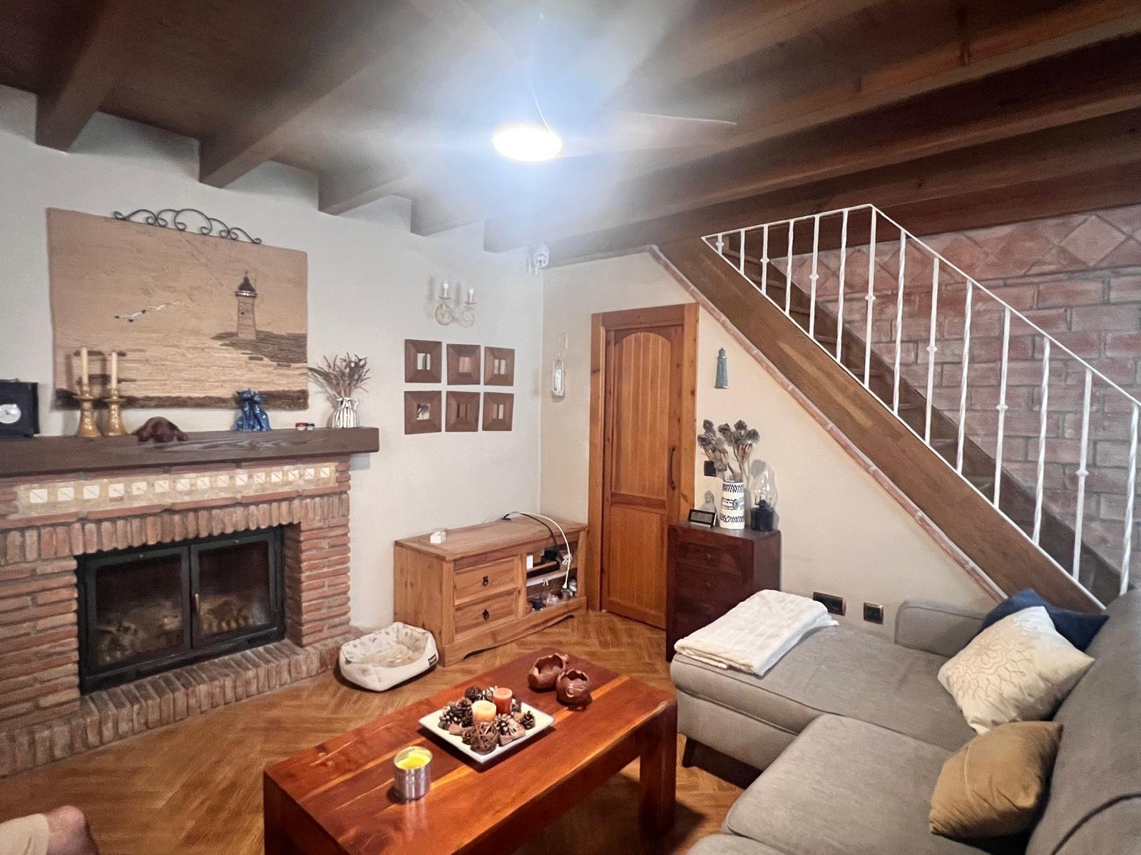 Casa en venta en Yunquera, vistas espectaculares y parcela de 1.600 m². A sólo 500m2 del pueblo. Con licencia turística.