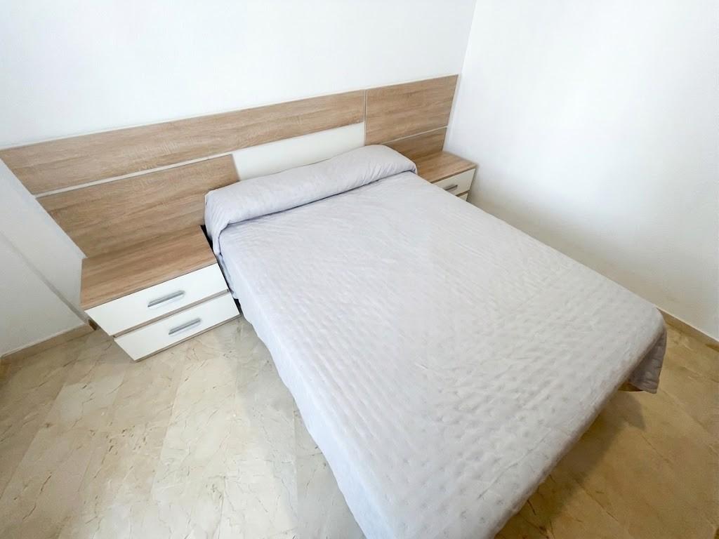 Piso en venta en pleno centro de Málaga con 3 habitaciones, terraza adosa y patio