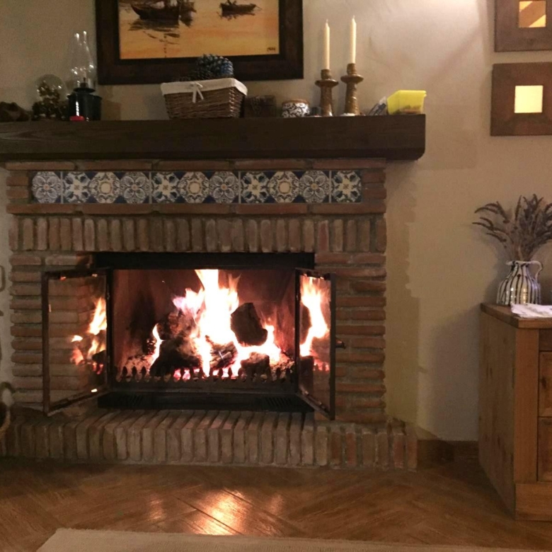 Casa en venta en Yunquera, vistas espectaculares y parcela de 1.600 m². A sólo 500m2 del pueblo. Con licencia turística.