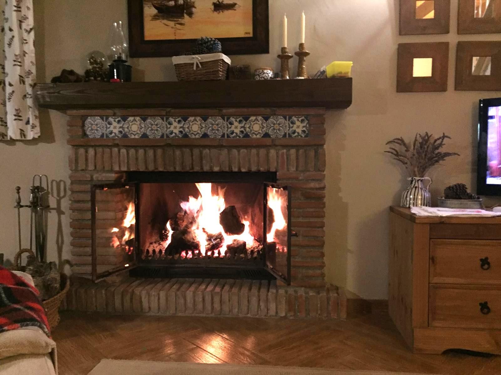 Casa en venta en Yunquera, vistas espectaculares y parcela de 1.600 m². A sólo 500m2 del pueblo. Con licencia turística.