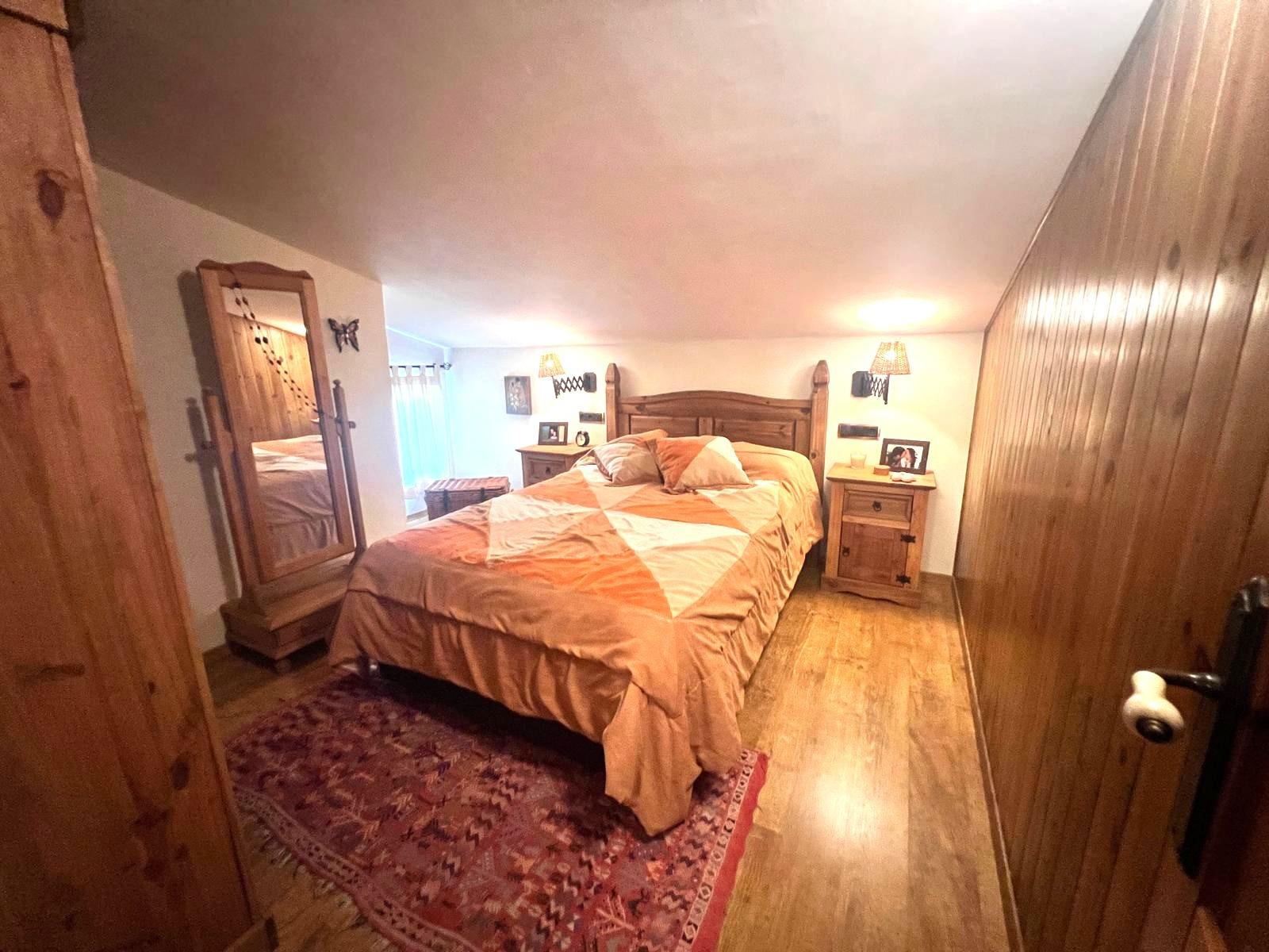 Casa en venta en Yunquera, vistas espectaculares y parcela de 1.600 m². A sólo 500m2 del pueblo. Con licencia turística.