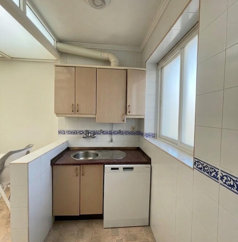 Piso en venta en pleno centro de Málaga con 3 habitaciones, terraza adosa y patio