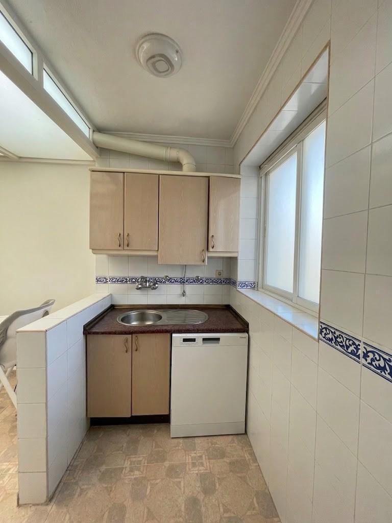 Piso en venta en pleno centro de Málaga con 3 habitaciones, terraza adosa y patio