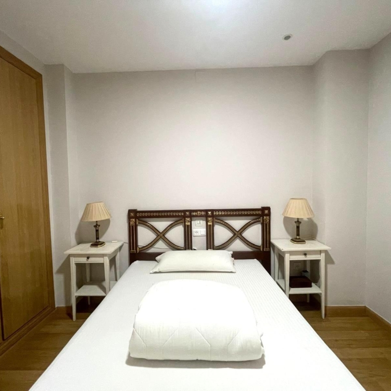 Gran piso en venta en recinto cerrado con terraza y garaje a 2 minutos de la playa.
