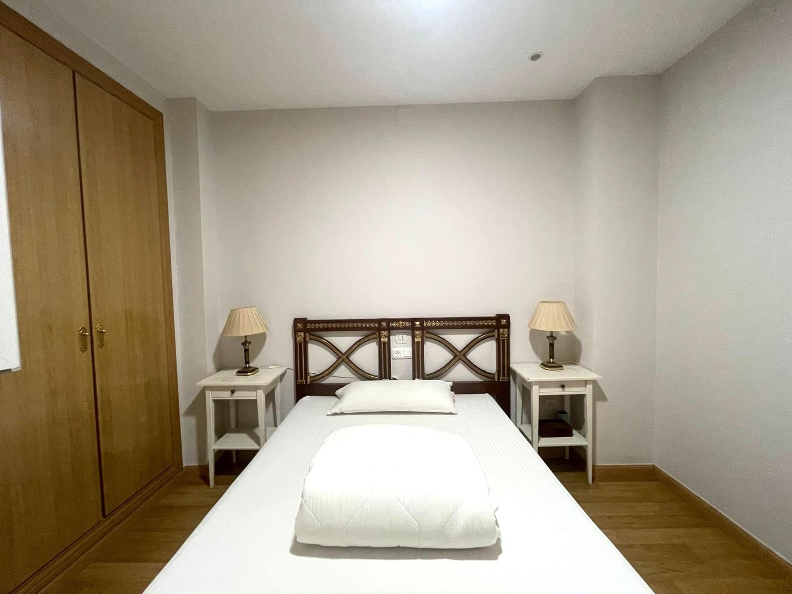 Gran piso en venta en recinto cerrado con terraza y garaje a 2 minutos de la playa.