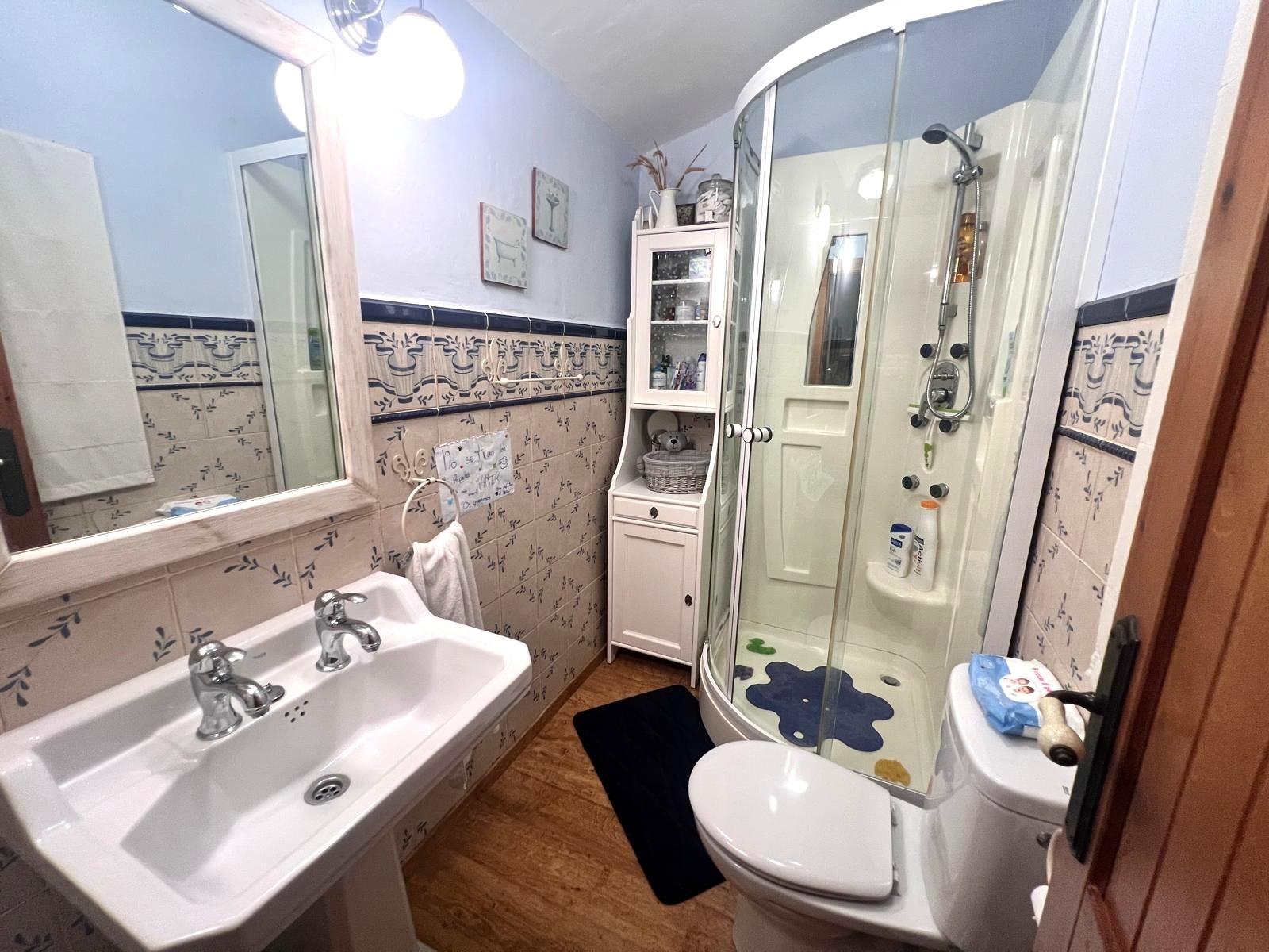 Casa en venta en Yunquera, vistas espectaculares y parcela de 1.600 m². A sólo 500m2 del pueblo. Con licencia turística.