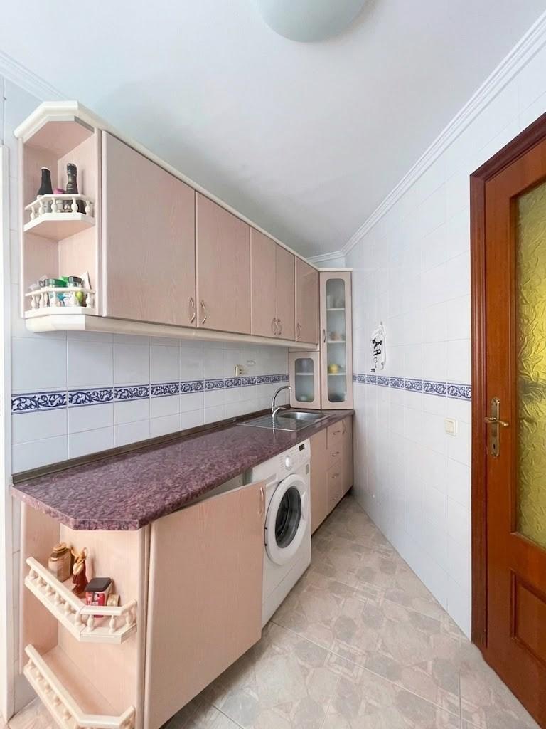 Piso en venta en pleno centro de Málaga con 3 habitaciones, terraza adosa y patio