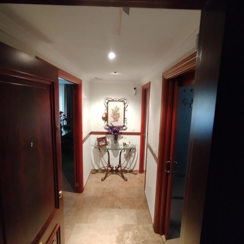 Piso amplio en calle Dolores Ibarruri (Avenida Europa- Puerta de Málaga).