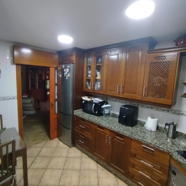Piso amplio en calle Dolores Ibarruri (Avenida Europa- Puerta de Málaga).