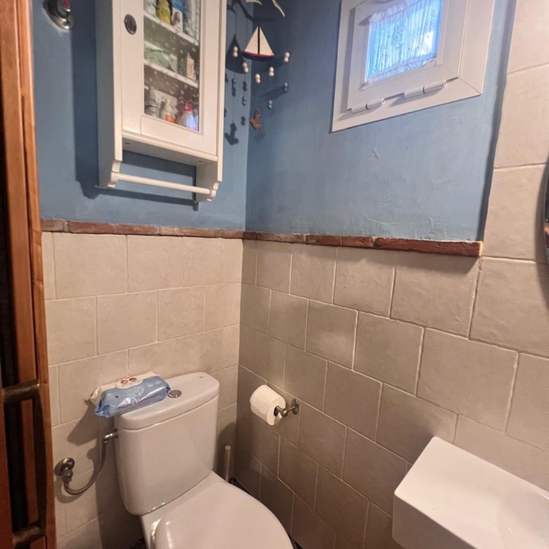 Casa en venta en Yunquera, vistas espectaculares y parcela de 1.600 m². A sólo 500m2 del pueblo. Con licencia turística.