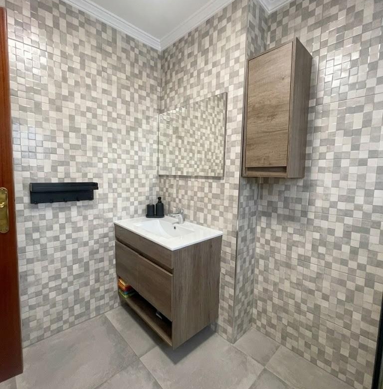 Piso en venta en pleno centro de Málaga con 3 habitaciones, terraza adosa y patio