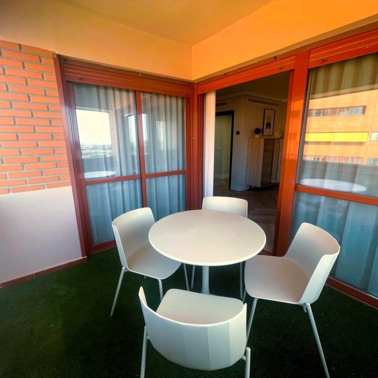 Piso en Teatinos totalmente reformado con terraza y garaje