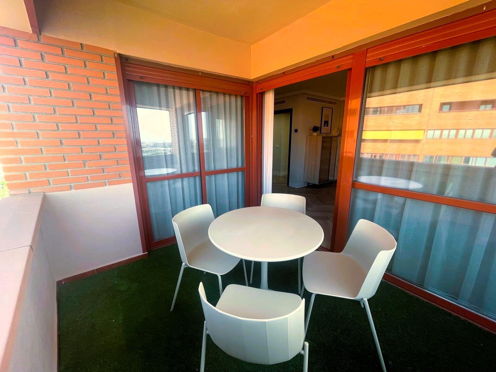 Piso en Teatinos totalmente reformado con terraza y garaje