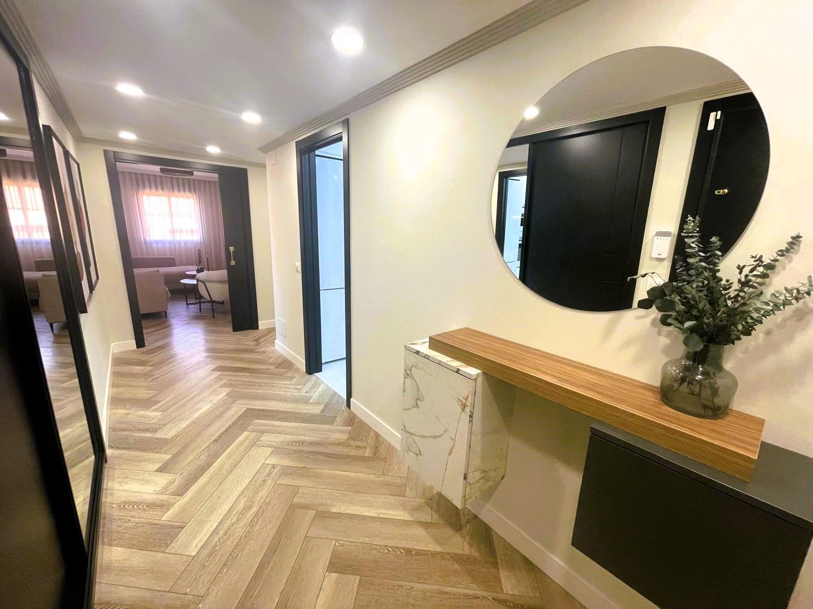Piso en Teatinos totalmente reformado con terraza y garaje