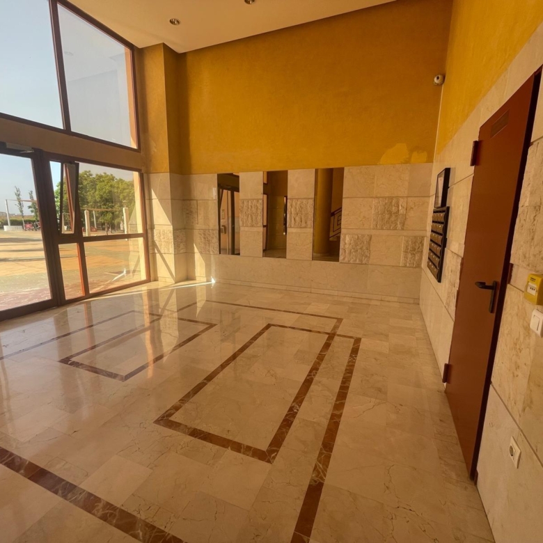 Piso en Teatinos totalmente reformado con terraza y garaje
