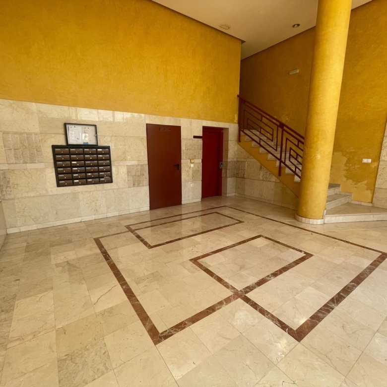 Piso en Teatinos totalmente reformado con terraza y garaje