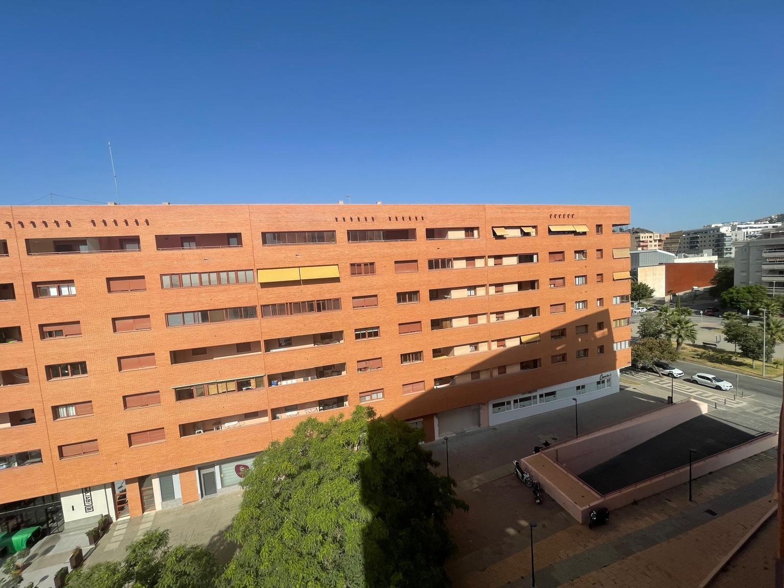 Piso en Teatinos totalmente reformado con terraza y garaje