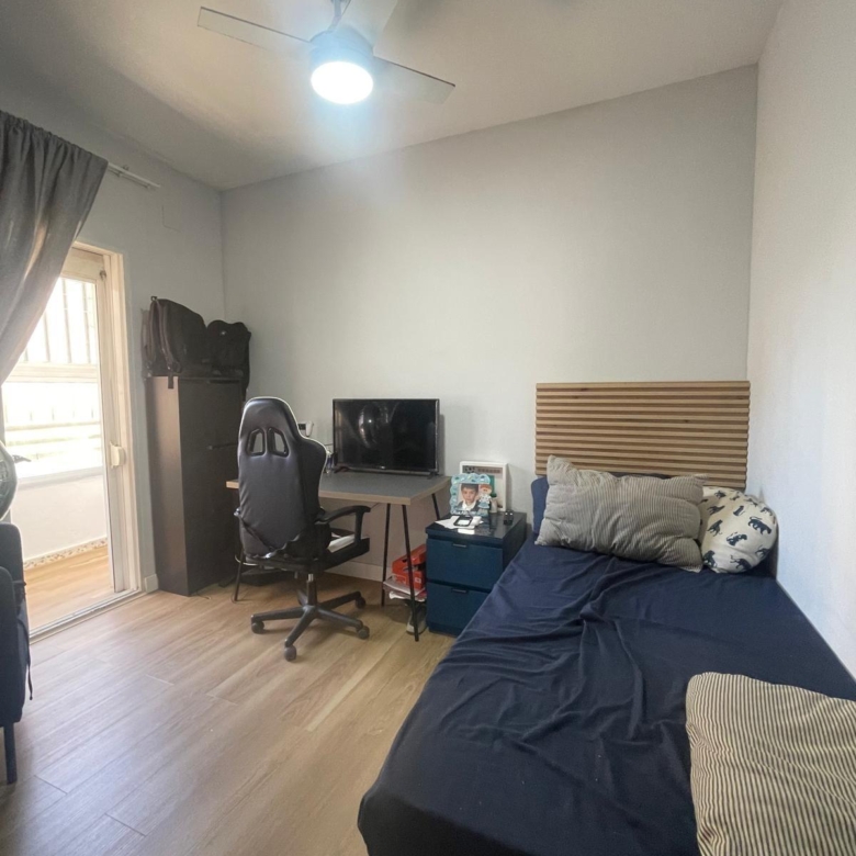 Piso en venta en Ciudad Jardín, 3 habitaciones, con terraza, la sensación de vivir en una casa