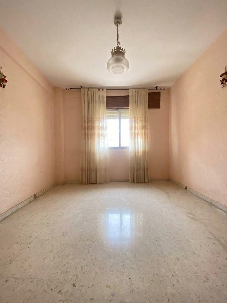 Piso en venta en Ciudad Jardín, 3 habitaciones, muy bien ubicado y con excelente orientación