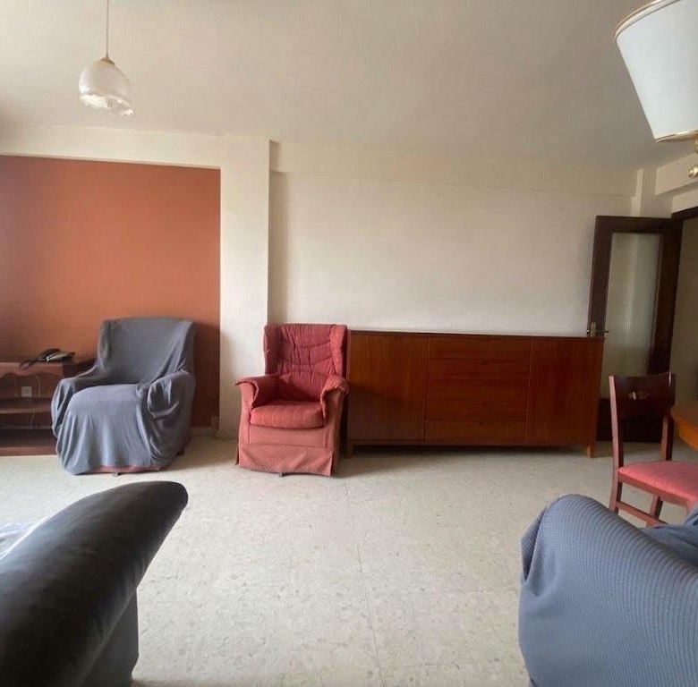 Piso en venta en Ciudad Jardín, 3 habitaciones, muy bien ubicado y con excelente orientación