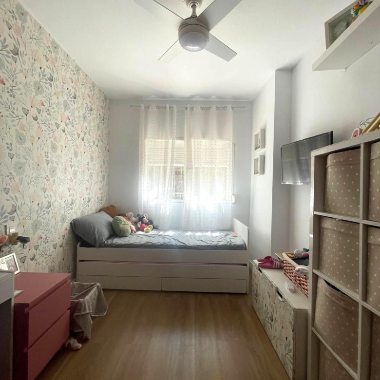 Piso en venta en Ciudad Jardín, 3 habitaciones, con terraza, la sensación de vivir en una casa