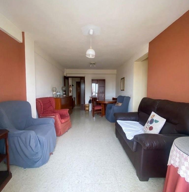 Piso en venta en Ciudad Jardín, 3 habitaciones, muy bien ubicado y con excelente orientación