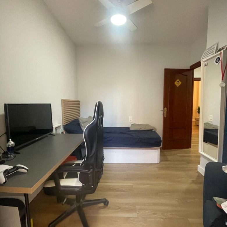 Piso en venta en Ciudad Jardín, 3 habitaciones, con terraza, la sensación de vivir en una casa