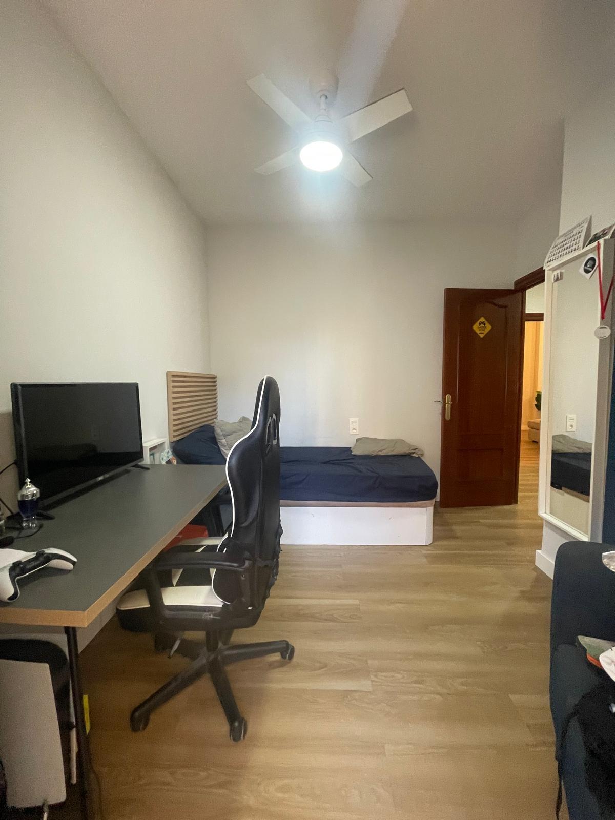Piso en venta en Ciudad Jardín, 3 habitaciones, con terraza, la sensación de vivir en una casa