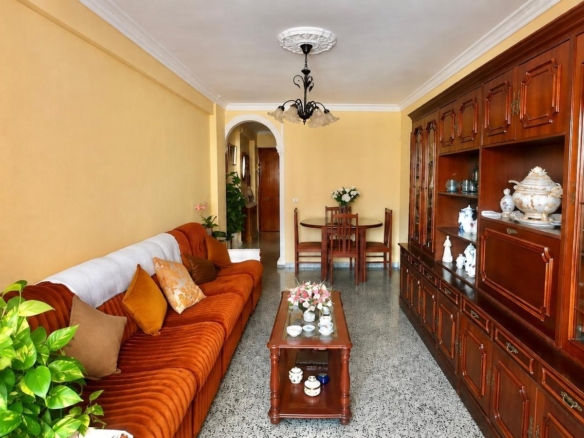 Piso amplio a la venta en barriada de La Luz.