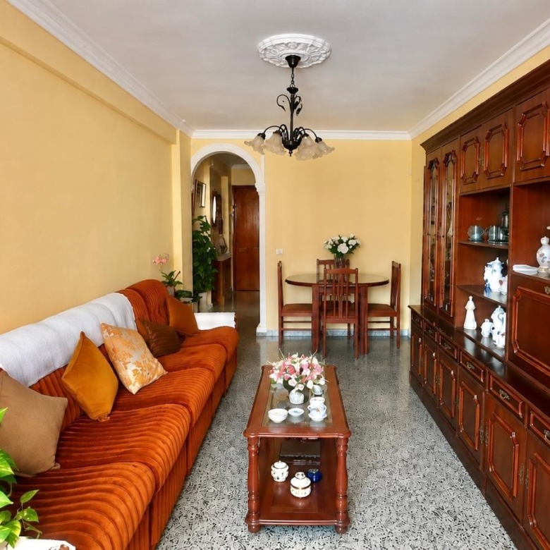 Piso amplio a la venta en barriada de La Luz.