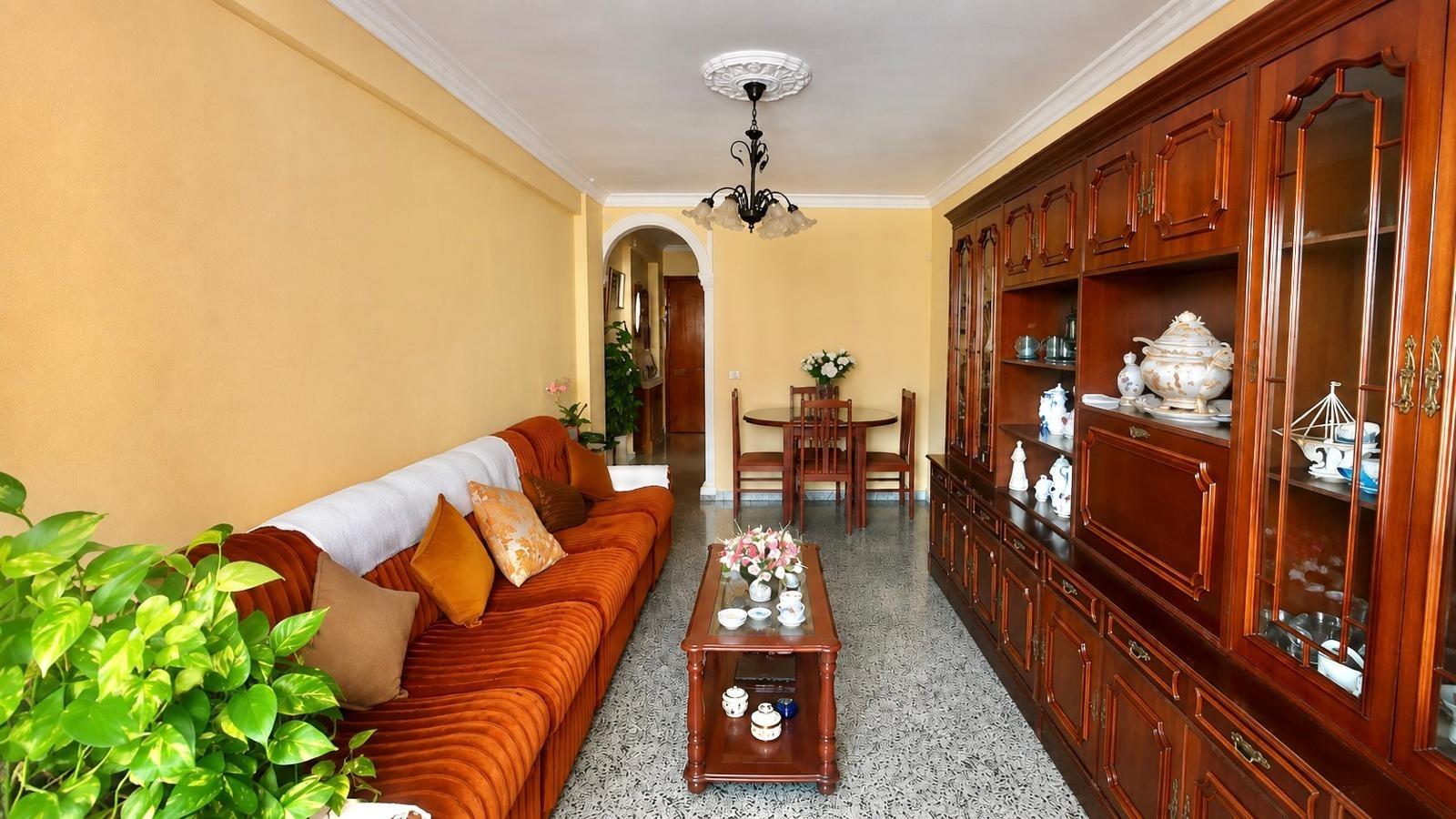 Piso amplio a la venta en barriada de La Luz.