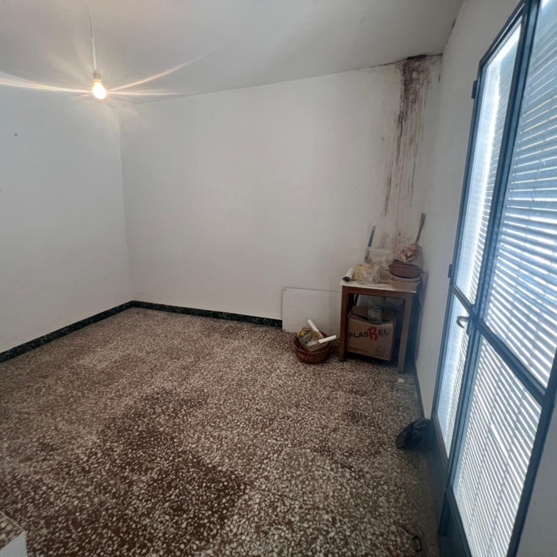 Casa en venta en Yunquera, 2 plantas más azotea, con licencia turística