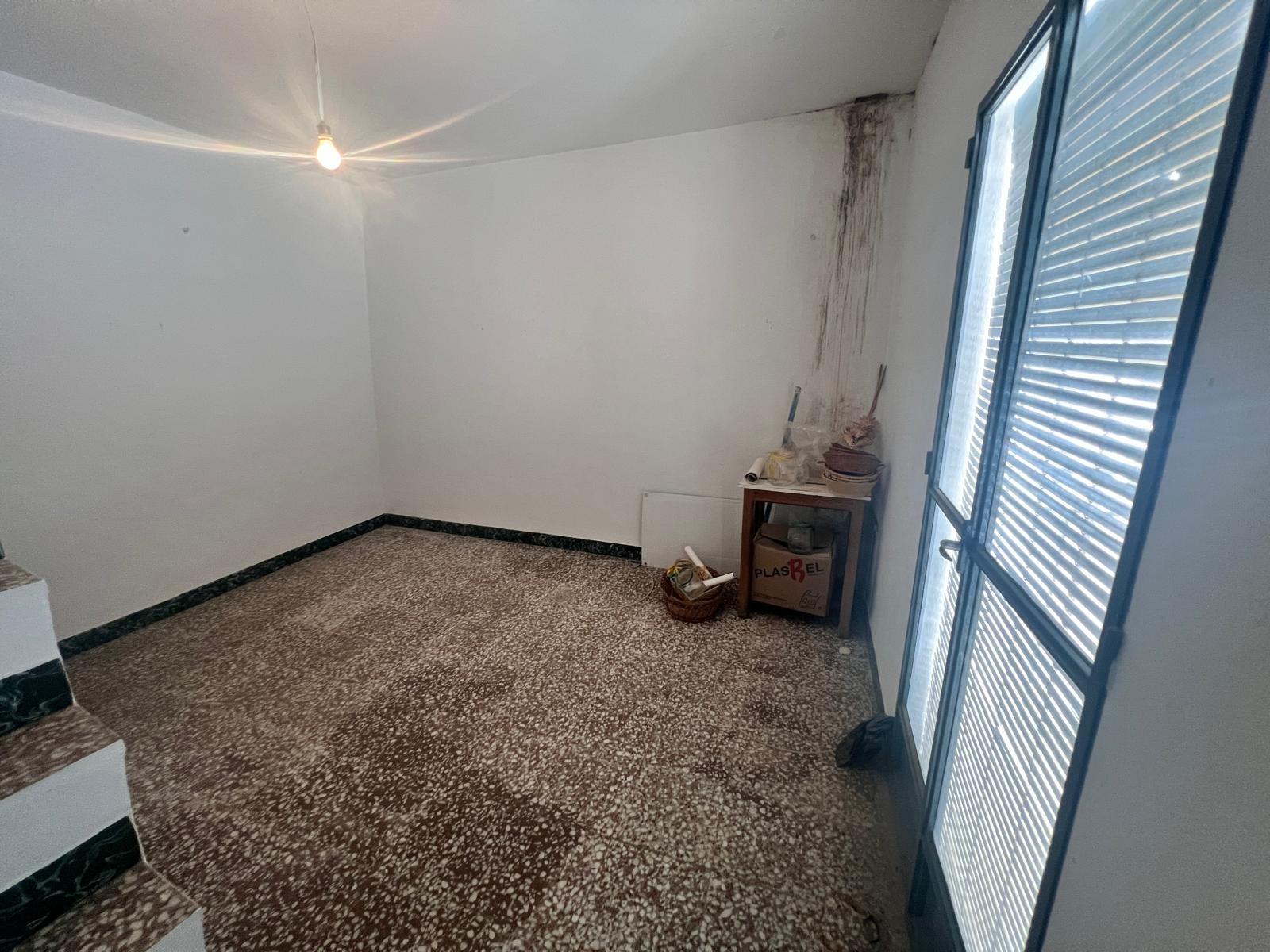Casa en venta en Yunquera, 2 plantas más azotea, con licencia turística