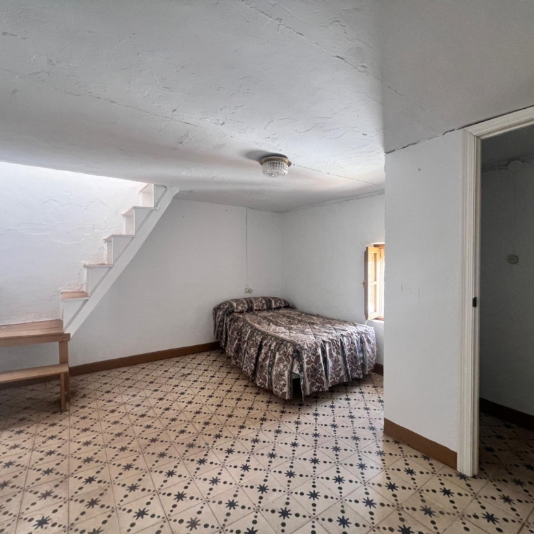 Casa en venta en Yunquera, 2 plantas más azotea, con licencia turística