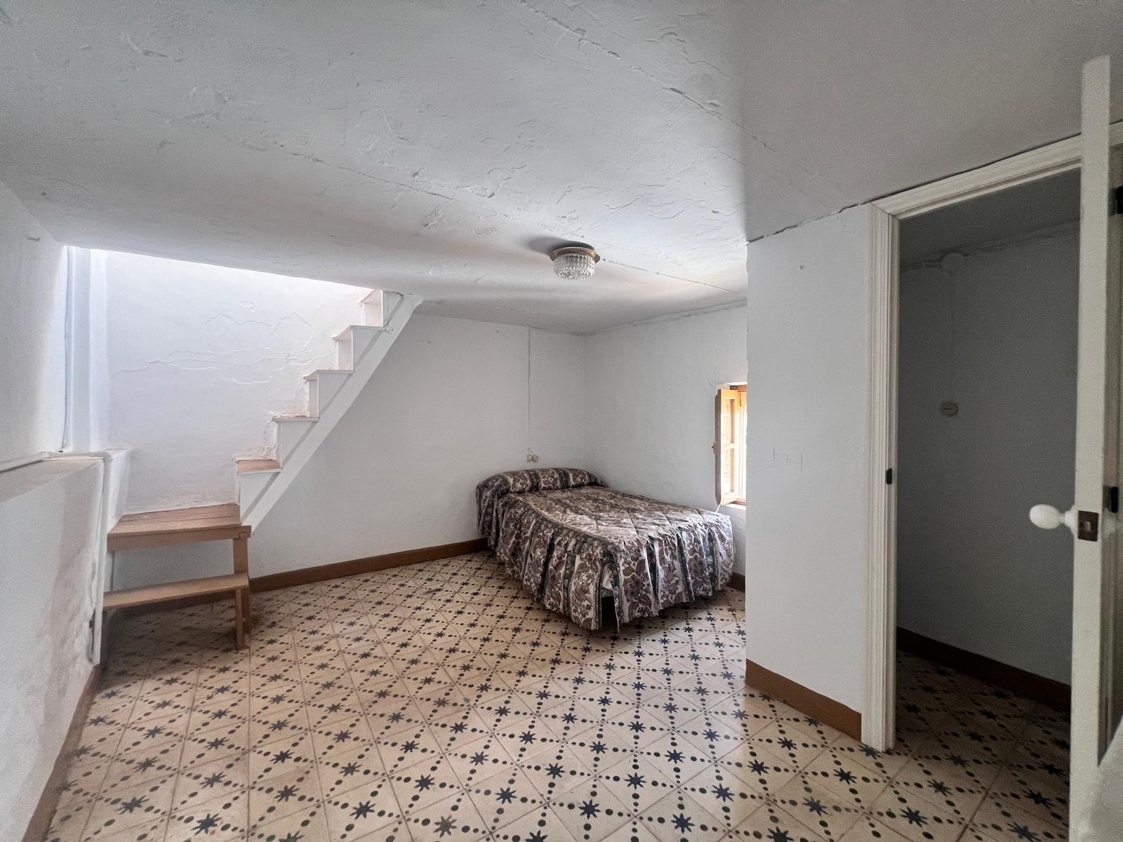 Casa en venta en Yunquera, 2 plantas más azotea, con licencia turística