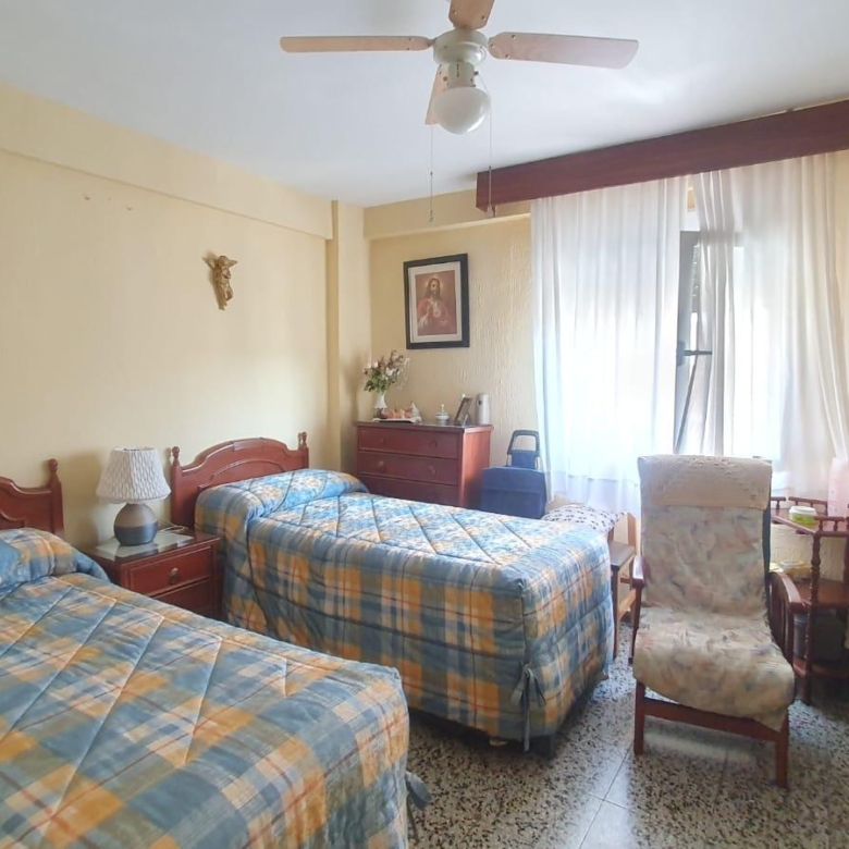 Piso amplio a la venta en barriada de La Luz.