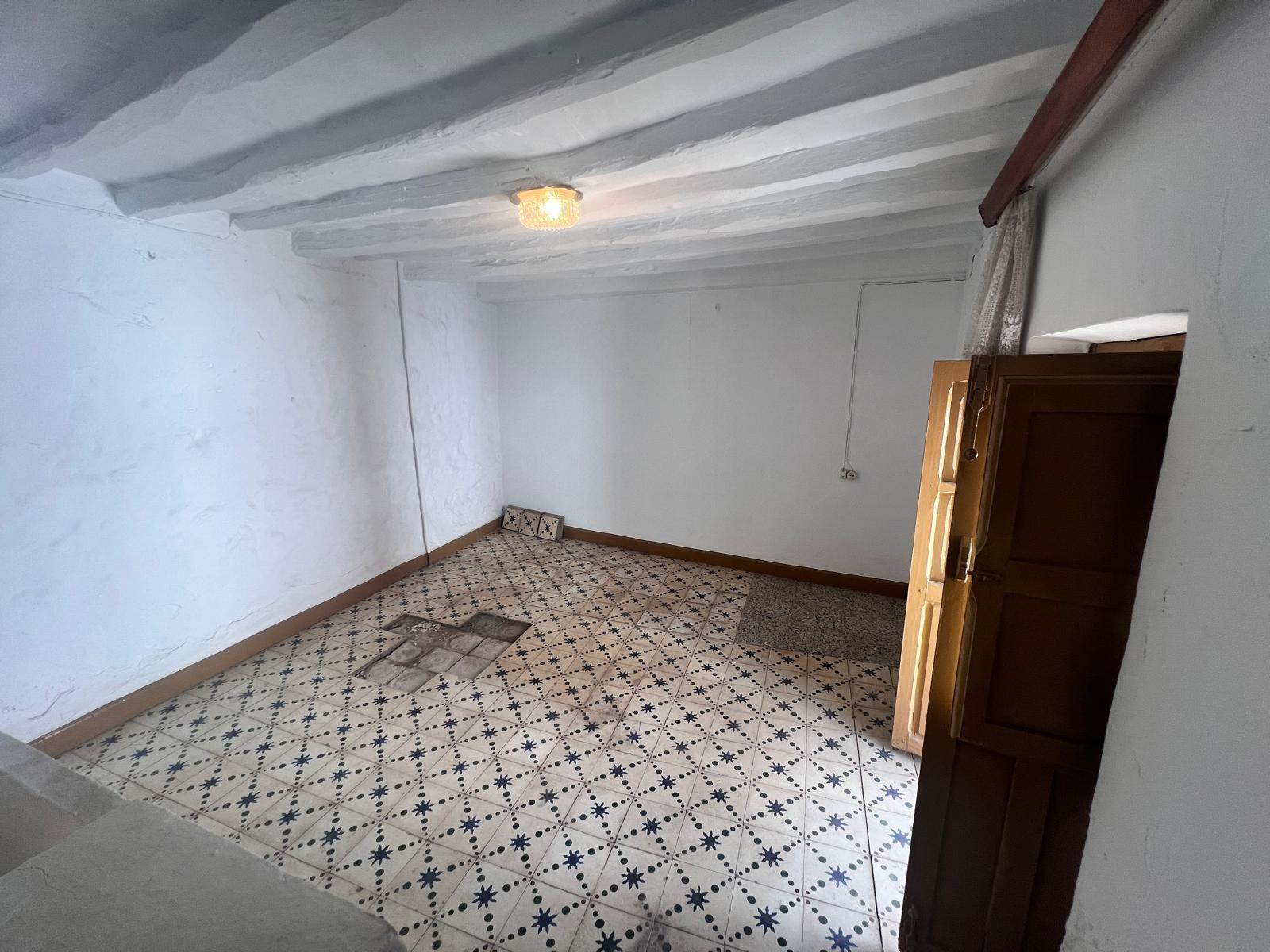 Casa en venta en Yunquera, 2 plantas más azotea, con licencia turística