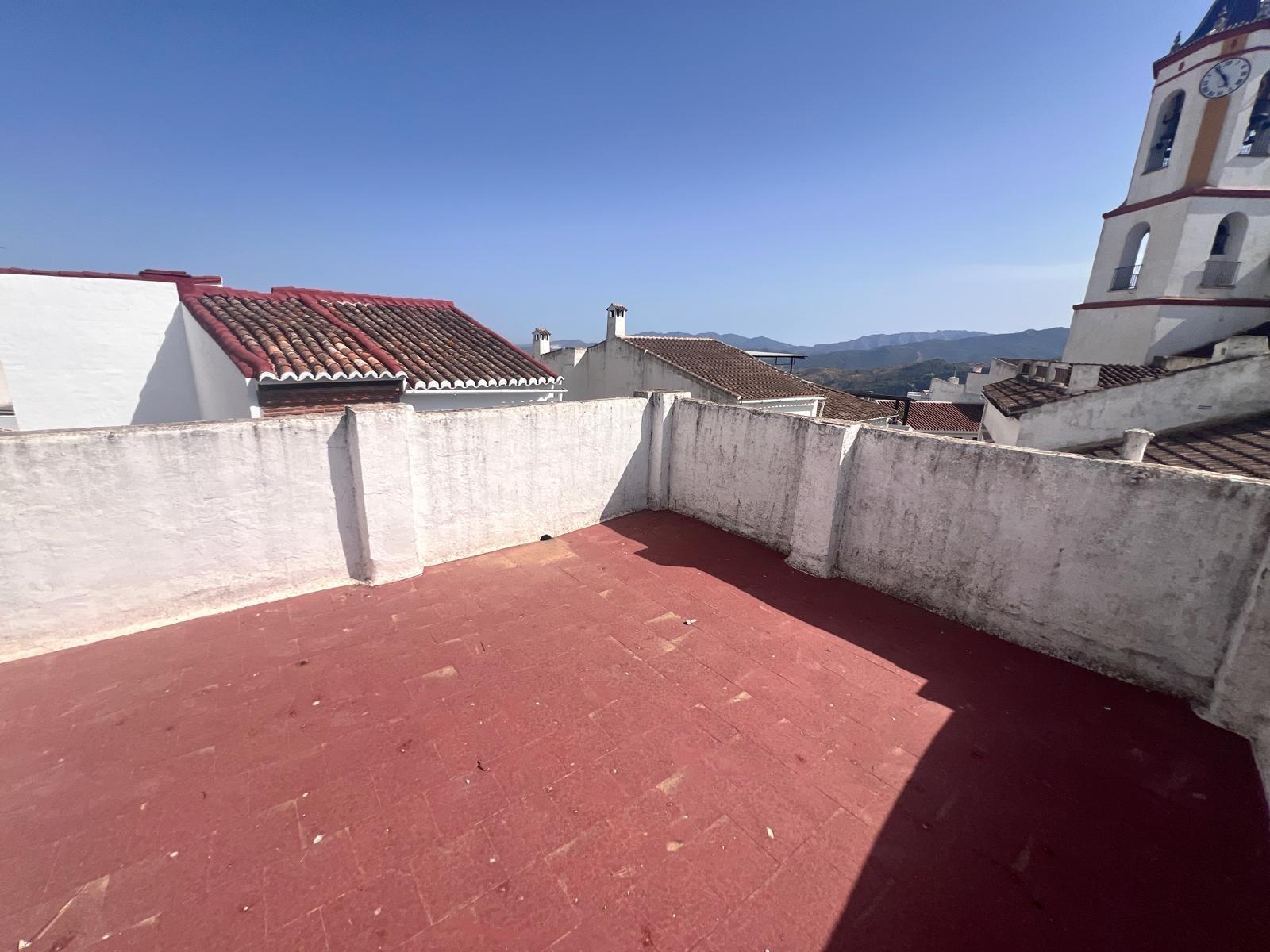 Casa en venta en Yunquera, 2 plantas más azotea, con licencia turística
