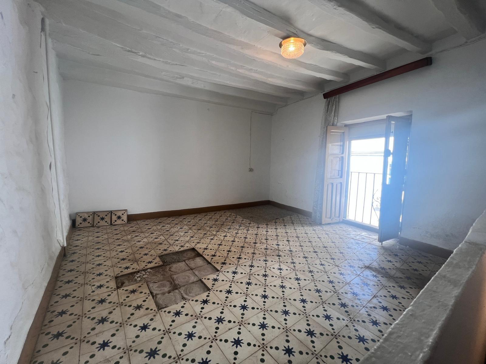 Casa en venta en Yunquera, 2 plantas más azotea, con licencia turística
