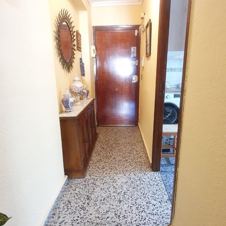 Piso amplio a la venta en barriada de La Luz.