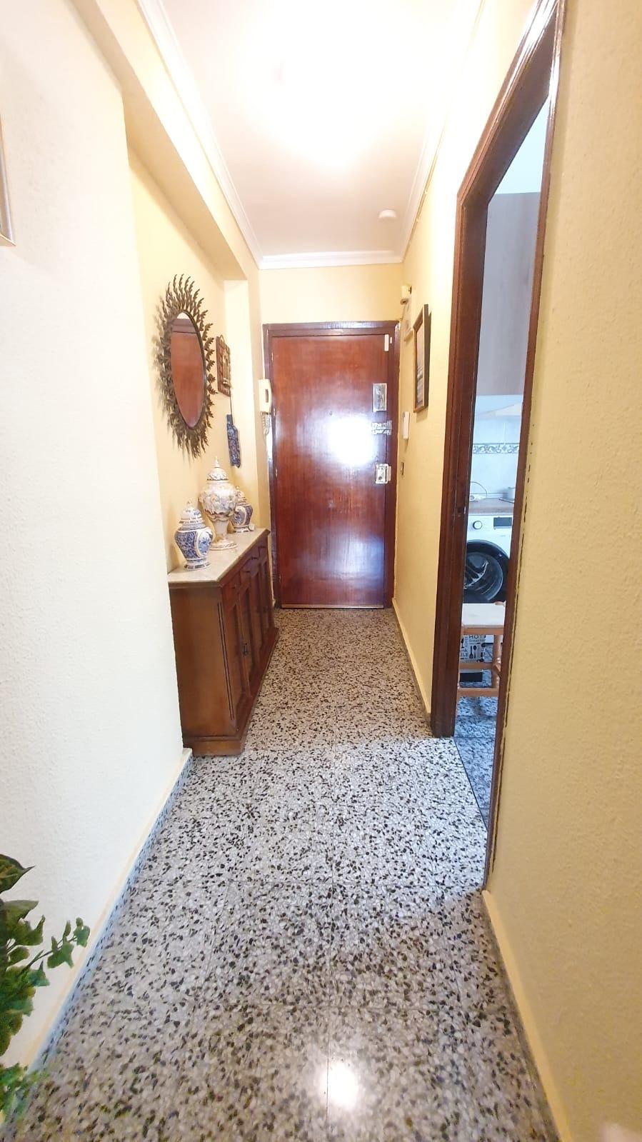Piso amplio a la venta en barriada de La Luz.