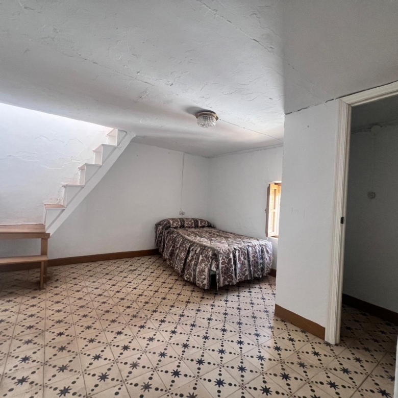 Casa en venta en Yunquera, 2 plantas más azotea, con licencia turística