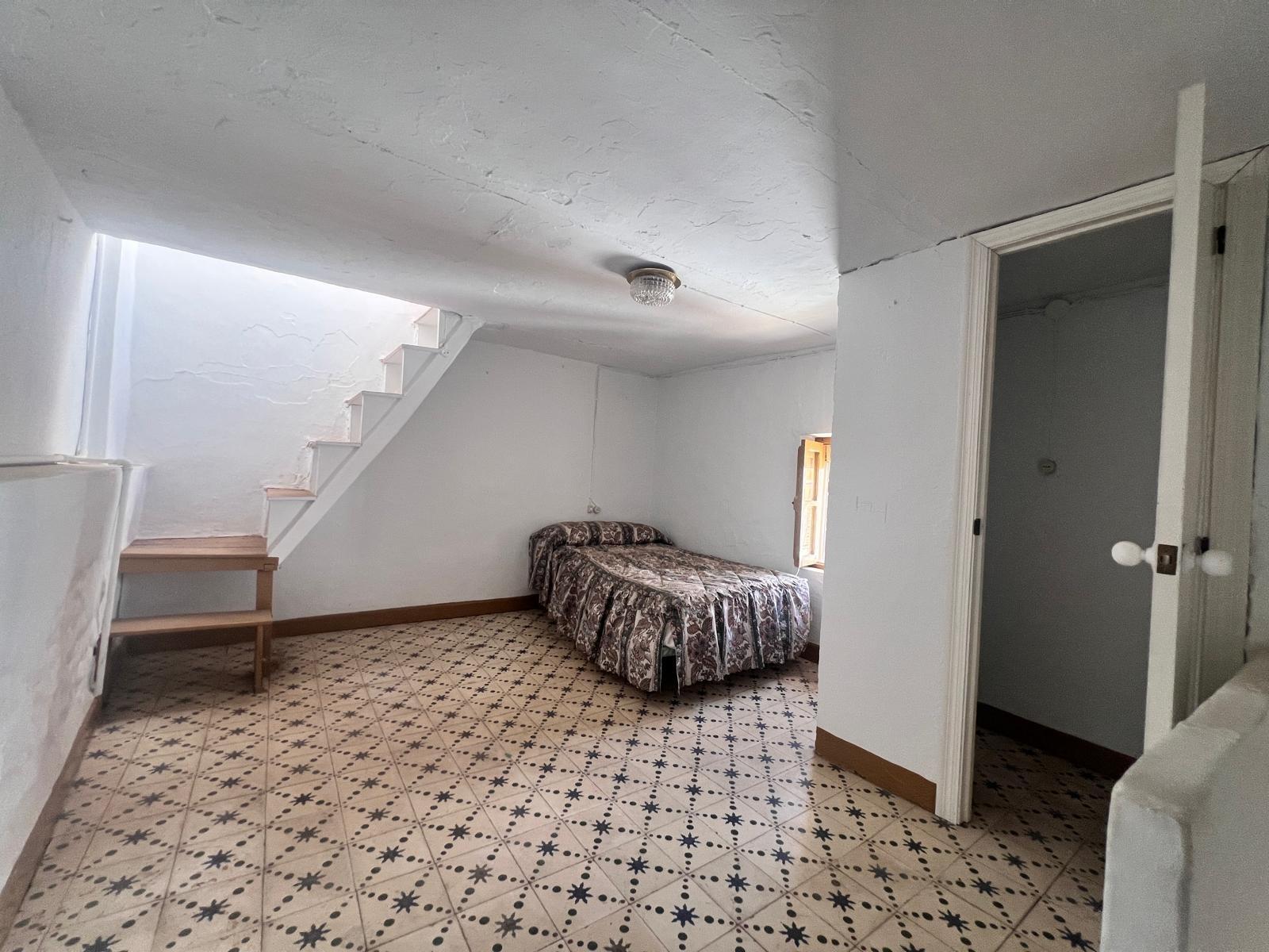 Casa en venta en Yunquera, 2 plantas más azotea, con licencia turística