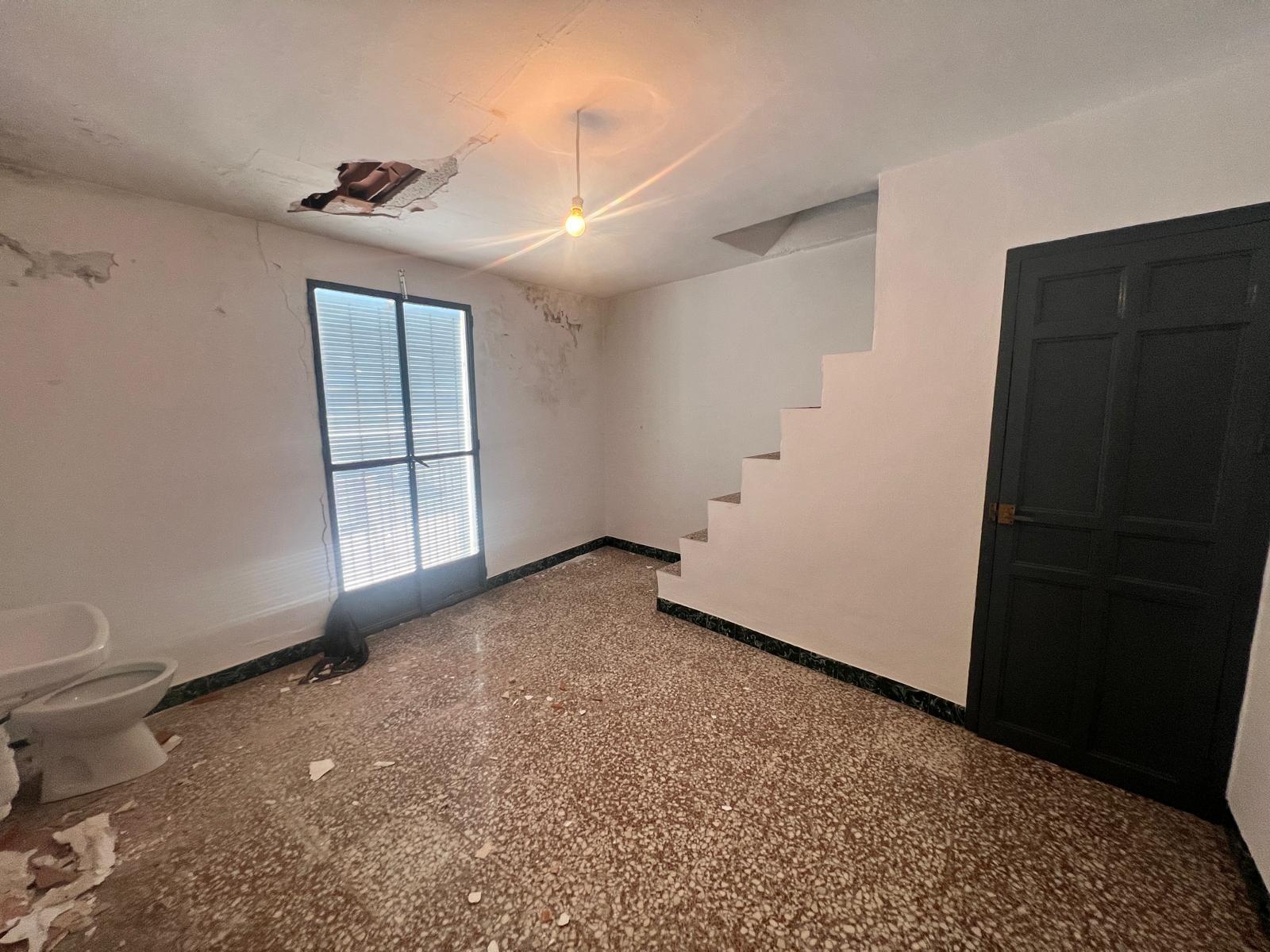 Casa en venta en Yunquera, 2 plantas más azotea, con licencia turística