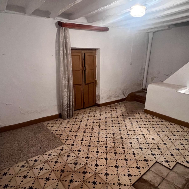 Casa en venta en Yunquera, 2 plantas más azotea, con licencia turística