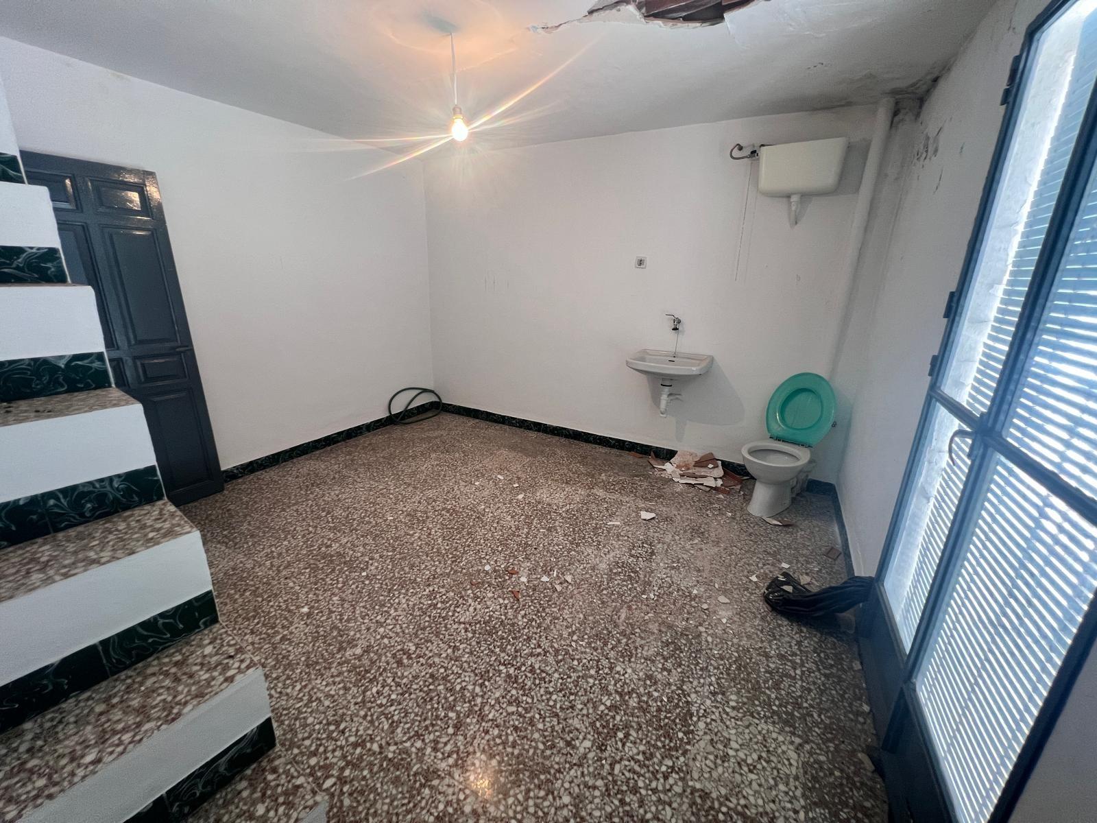 Casa en venta en Yunquera, 2 plantas más azotea, con licencia turística