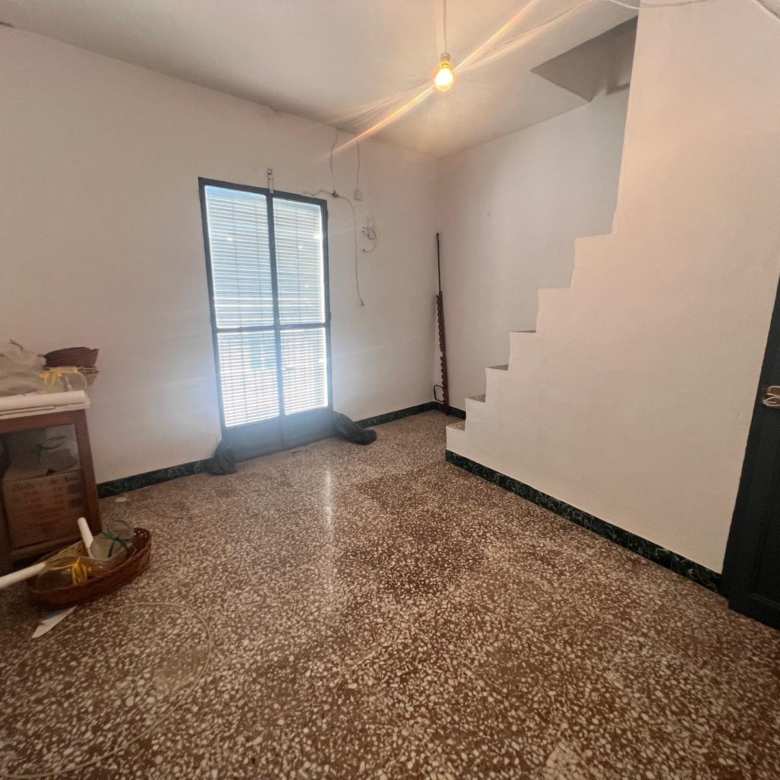 Casa en venta en Yunquera, 2 plantas más azotea, con licencia turística