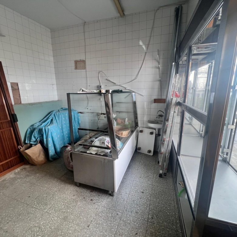 Casa en venta en Yunquera, 2 plantas más azotea, con licencia turística