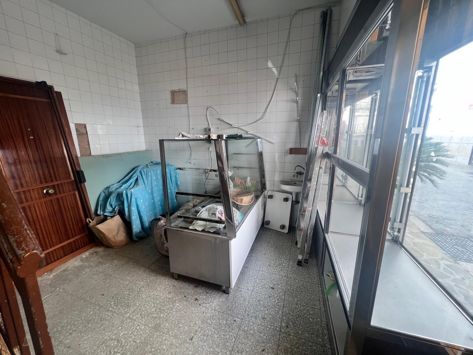 Casa en venta en Yunquera, 2 plantas más azotea, con licencia turística